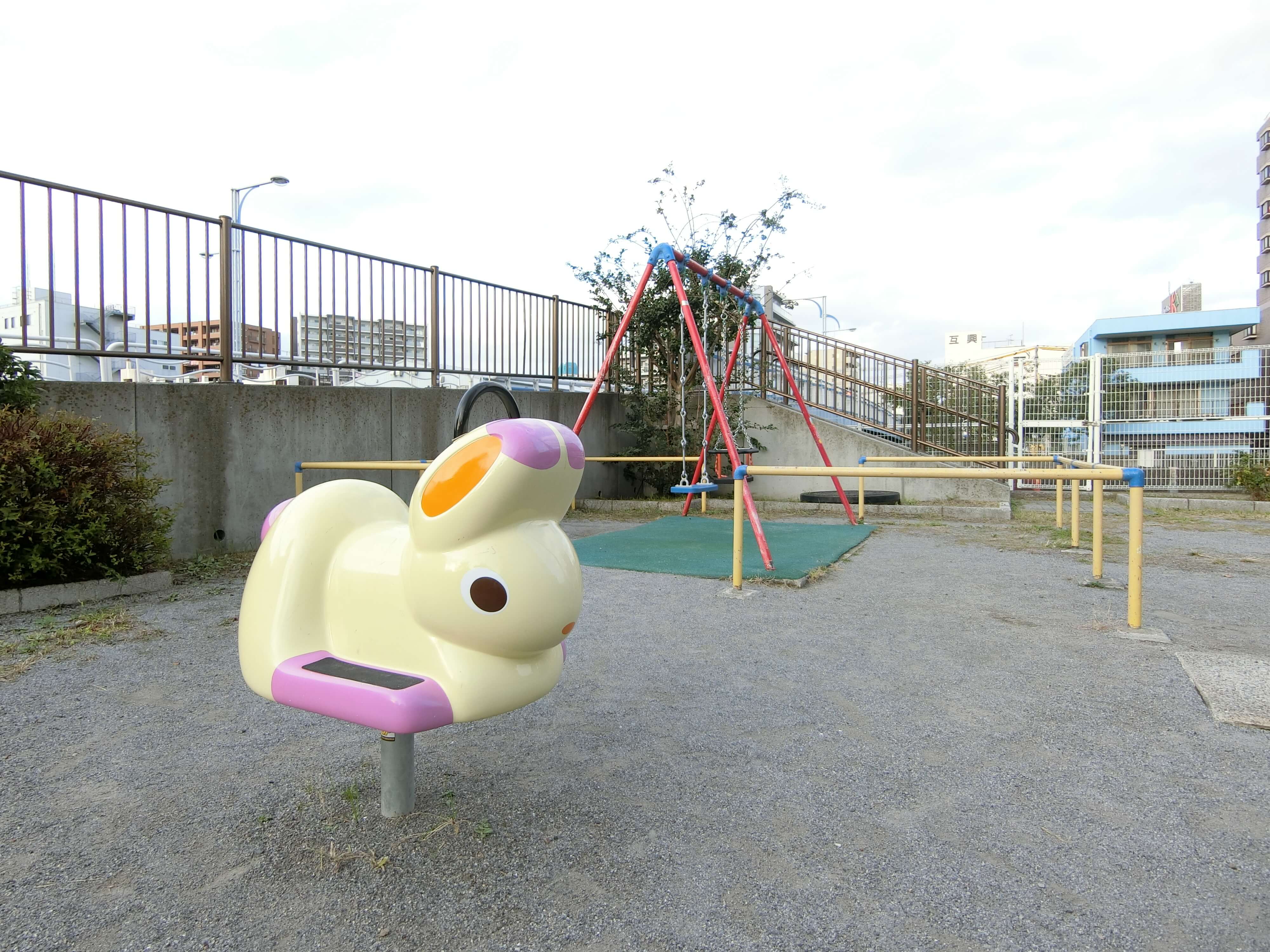 枝川橋児童遊園 うさぎさん広場 その名の通りうさぎさんのいる枝川1丁目の公園 深川くらし