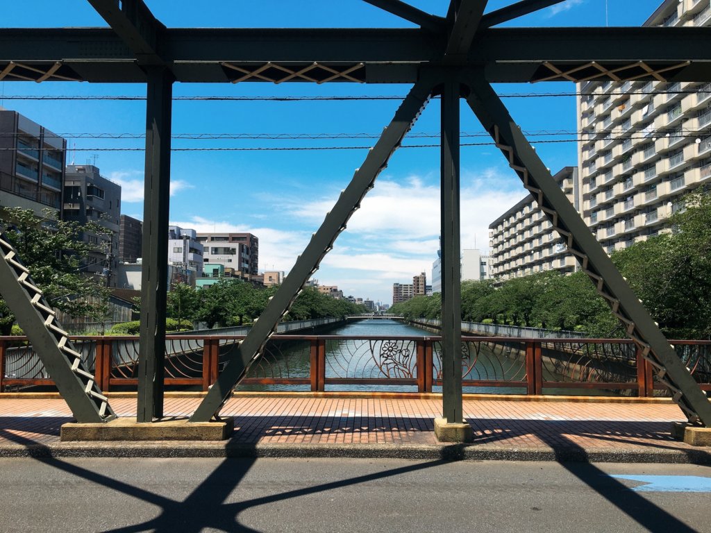 大横川の福壽橋。橋の影もくっきりで、コントラストが素敵でした。