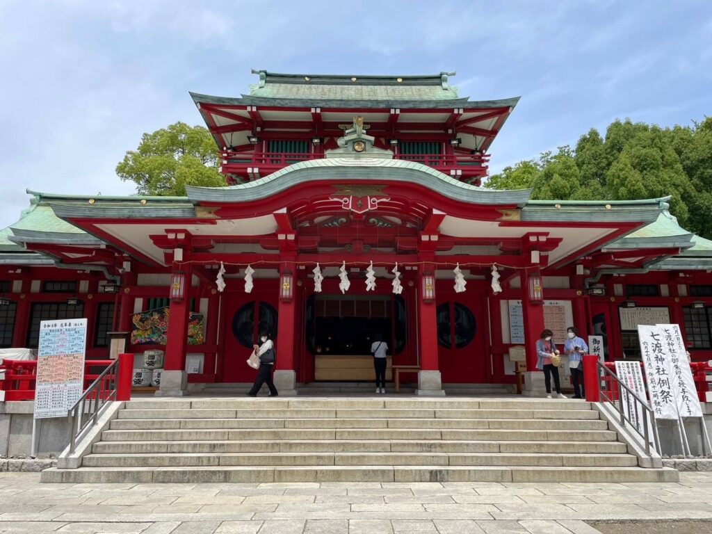 深川七福神の一つ、恵比寿天を祀る富岡八幡宮の本殿外観