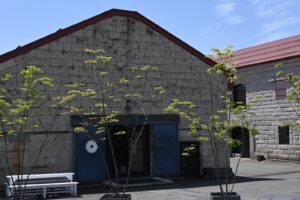 佐藤繊維が手がける石蔵リノベーションの複合施設GEA